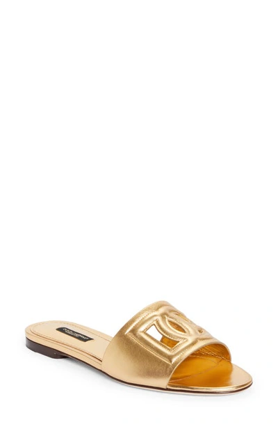Shop Dolce & Gabbana Bianca Interlock Slide Sandal In Oro 1