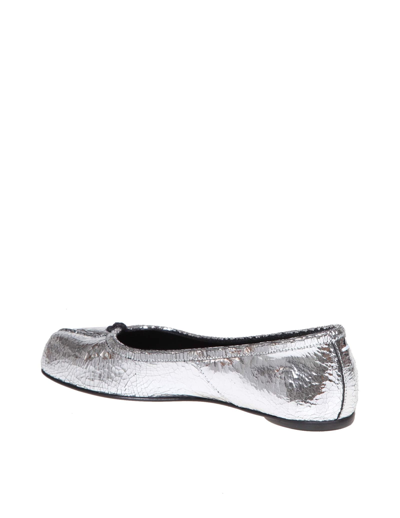 Shop Maison Margiela Ballerina Tabi In Pelle Effetto Crack In Silver
