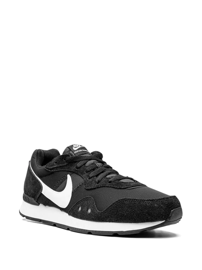 Nike Venture Runner Low-top Sneakers In Black