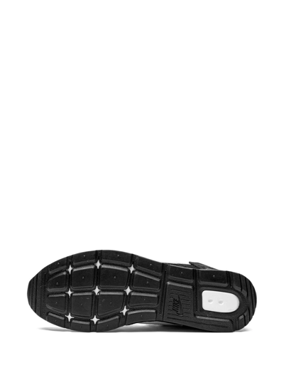 Nike Venture Runner Low-top Sneakers In Black