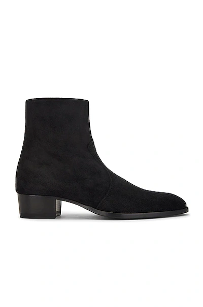 Shop Saint Laurent Wyatt 40 Zipped Boot In Noir