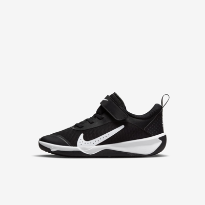 Shop Nike Omni Multi-court Little Kids' Shoes In Black,white