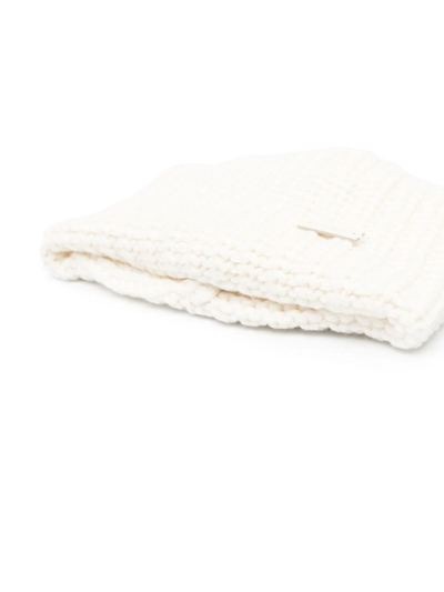 Shop Saint Laurent Logo-plaque Chunky Knit Cashmere Beanie In Weiss