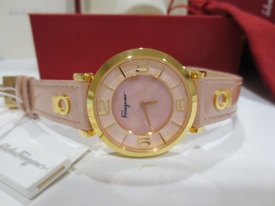 Pre-owned Ferragamo Women's Fg3030014 Gancino Deco Rose Gold Ip Pink Leather Watch