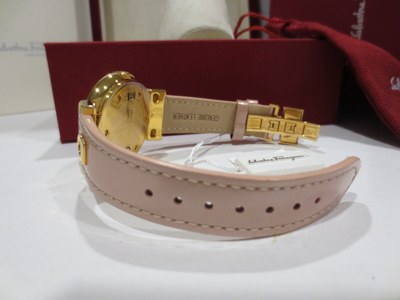 Pre-owned Ferragamo Women's Fg3030014 Gancino Deco Rose Gold Ip Pink Leather Watch