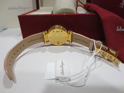 Pre-owned Ferragamo Women's Fg3030014 Gancino Deco Rose Gold Ip Pink Leather Watch