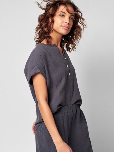 Faherty Dream Cotton Gauze Desmond Top In Washed Black