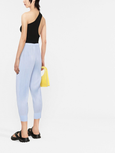 Shop Issey Miyake Plissé Cropped Tapered-leg Trousers In Blau
