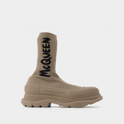 Shop Alexander Mcqueen Sock-stiefel In Beige