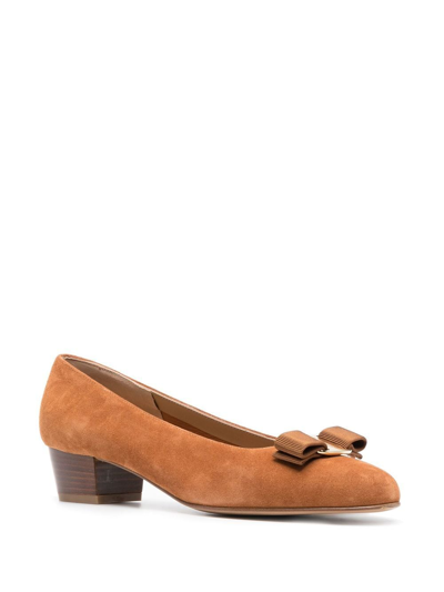 Ferragamo Suede Bow-detail Pumps In Braun