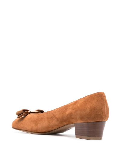 Ferragamo Suede Bow-detail Pumps In Braun