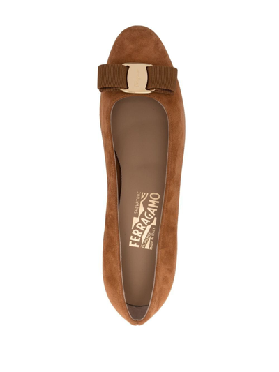 Ferragamo Suede Bow-detail Pumps In Braun