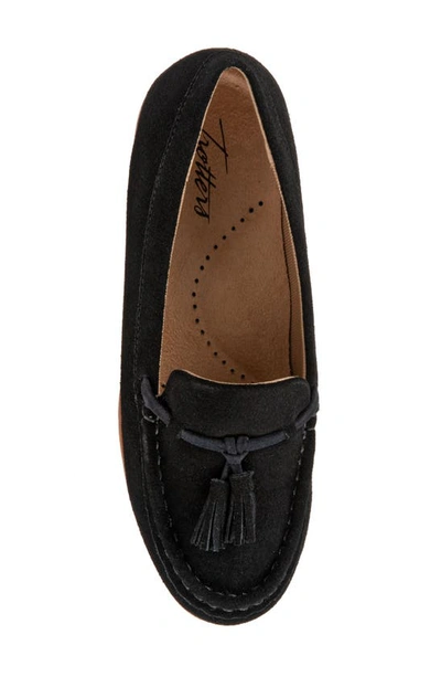 Trotters Dawson Tassel Loafer In Black Suede