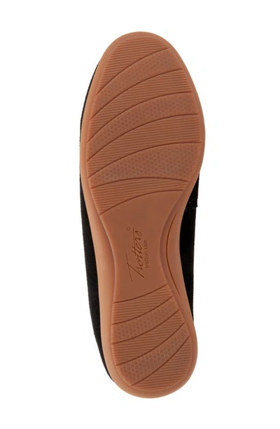 Trotters Dawson Tassel Loafer In Black Suede