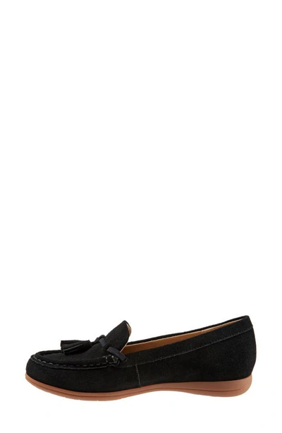 Trotters Dawson Tassel Loafer In Black Suede
