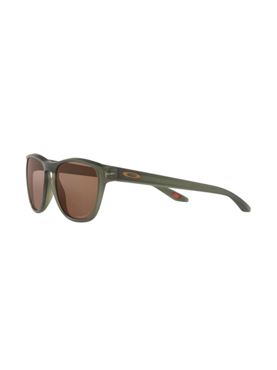 Shop Oakley Oo9479 Manorburn Sunglasses In Grün