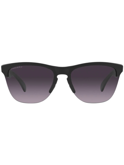 Shop Oakley Oo9374 Frogskins™ Lite Sunglasses In Schwarz