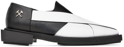Shop Gmbh Black & White Chappal Loafers In 21067639 Black