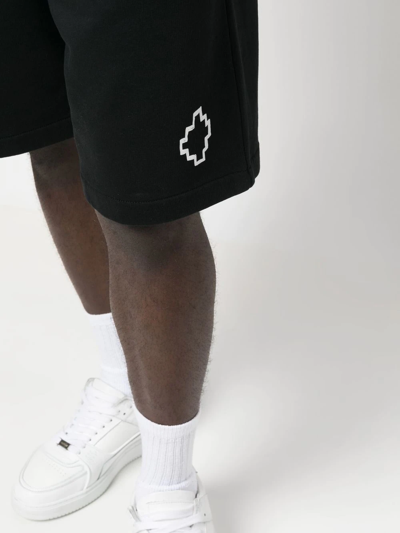 Shop Marcelo Burlon County Of Milan Logo-print Detail Bermuda Shorts In Schwarz