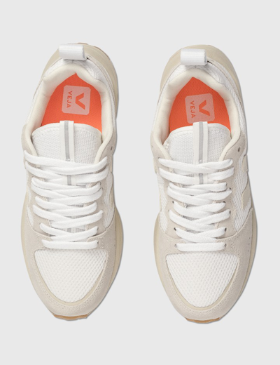 Shop Veja Venturi Alveomesh In Beige