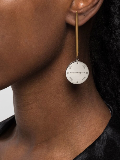 Shop Alexander Mcqueen Engraved-logo Drop Earrings In Silber