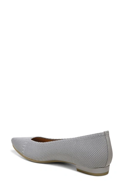 Vionic Dahlia Pointy Toe Flat In Light Grey