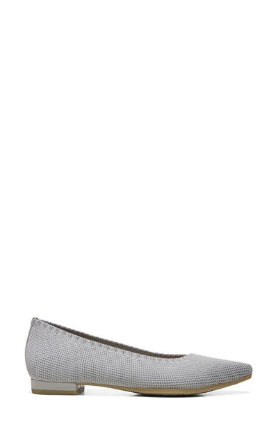 Vionic Dahlia Pointy Toe Flat In Light Grey