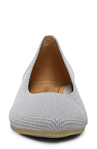 Vionic Dahlia Pointy Toe Flat In Light Grey