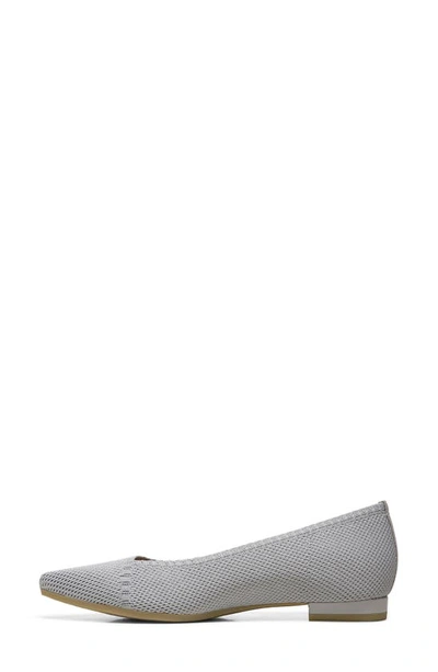Vionic Dahlia Pointy Toe Flat In Light Grey