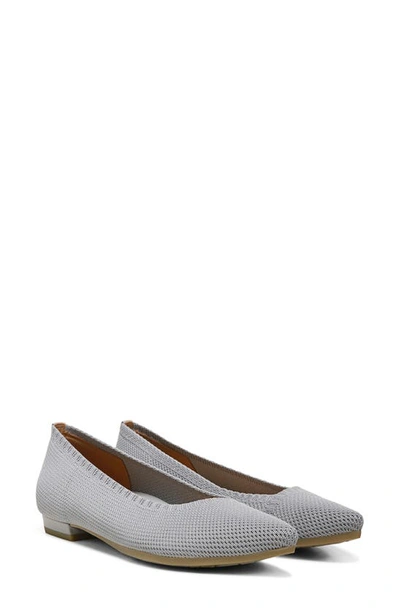 Vionic Dahlia Pointy Toe Flat In Light Grey