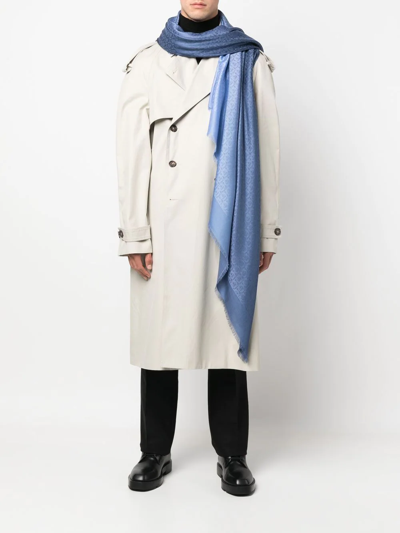 Ferragamo Gancini-print Fringe Scarf In Blau