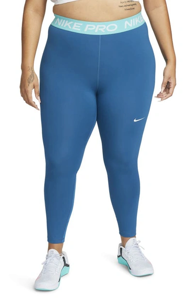 Nike Pro 365 Leggings Obsidian Navy / White The Nike Pro Leggings are made  with sweat-wicking fabric that and mesh across the calves to keep you cool  and dry. Soft, stretchy fabric