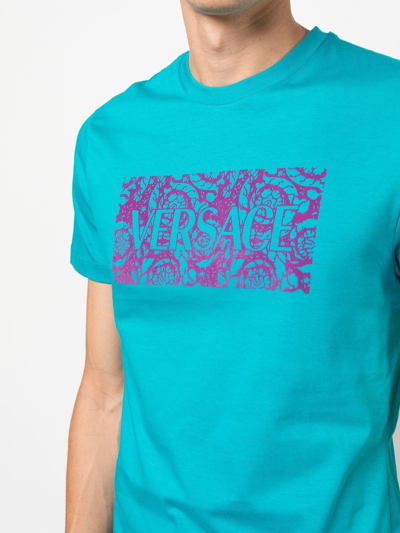 Versace Logo-print Short-sleeved T-shirt In Blau