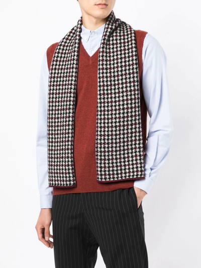 Shop N.peal Houndstooth Reversible Cashmere Scarf In Red