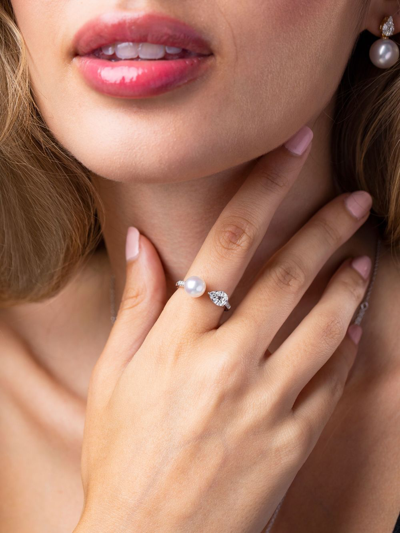 Yoko London 18kt White Gold Starlight Pearl And Diamond Ring In Silber