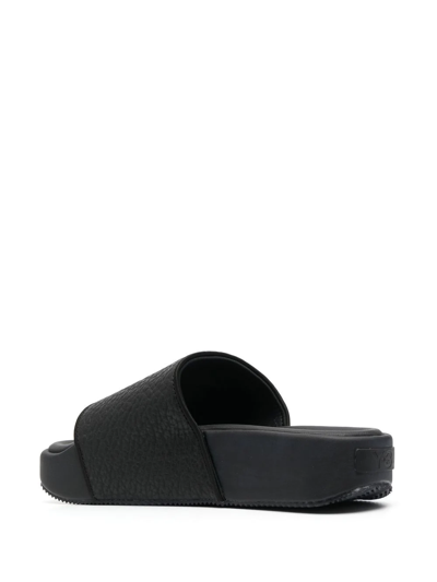 Y-3 Leather Flatform Slides In Schwarz