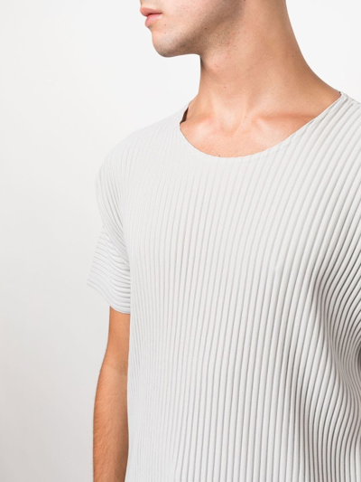 Issey Miyake Ribbed Texture Round Neck Short Sleeves In Grau