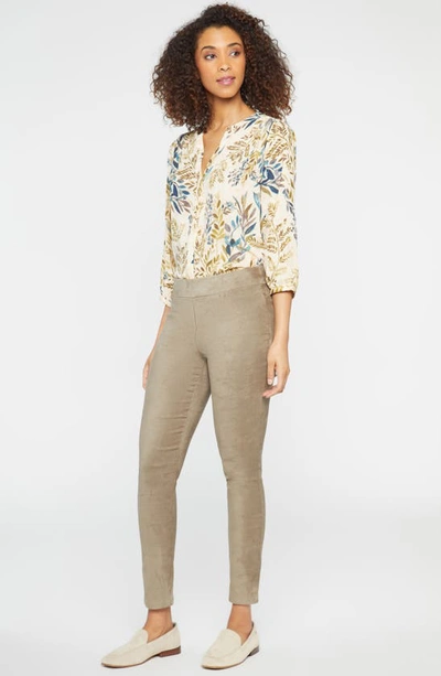 Nydj Faux Suede Leggings In Saddlewood
