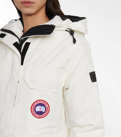 Canada Goose Hooded And Long-sleeved Pie Overcomes In White