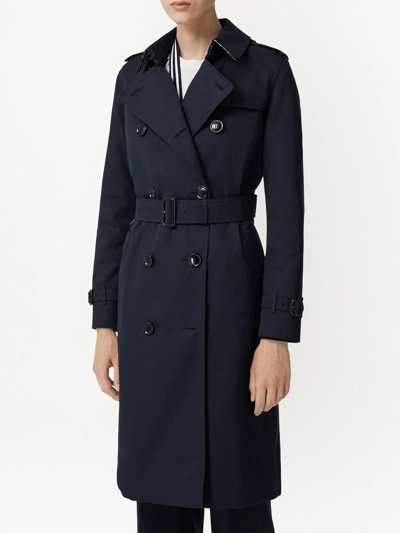 Burberry Chelsea Heritage Double-breasted Trench Coat In Blau