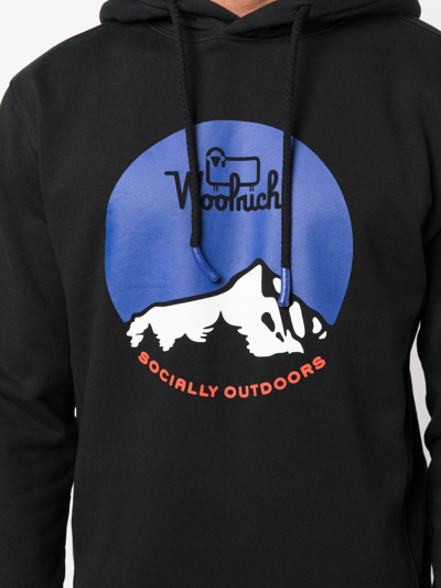 Shop Woolrich Logo-print Long-sleeve Hoodie In Schwarz