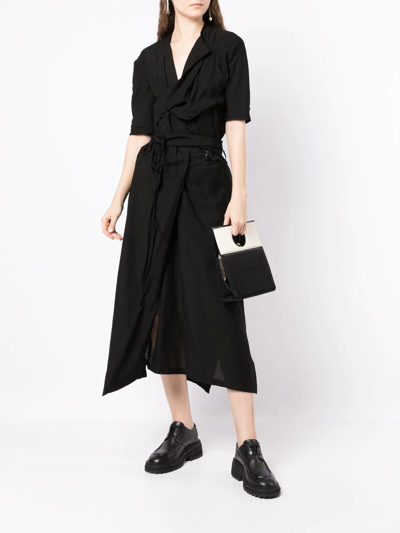 Shop Yohji Yamamoto Belted Short-sleeve Coat In Schwarz