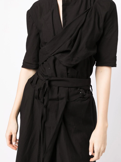 Shop Yohji Yamamoto Belted Short-sleeve Coat In Schwarz