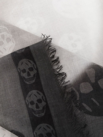 Shop Alexander Mcqueen Skull-print Scarf In 黑色
