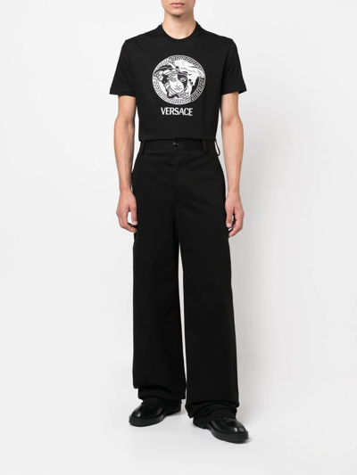 Versace Medusa Print T-shirt In Schwarz