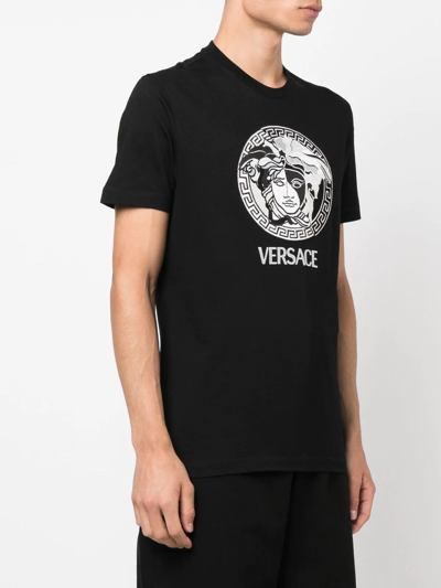 Versace Medusa Print T-shirt In Schwarz