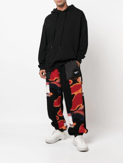 Ambush Printed Panelled Faux Shearling Sweatpants In Schwarz