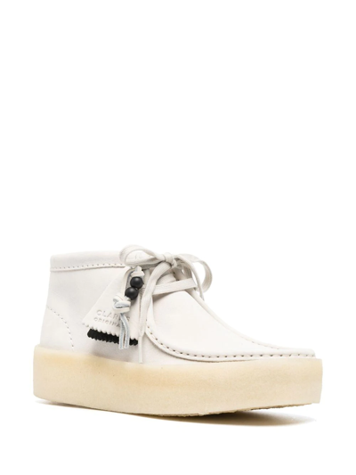 Clarks Originals Wallabee Ankle Boots In Weiss