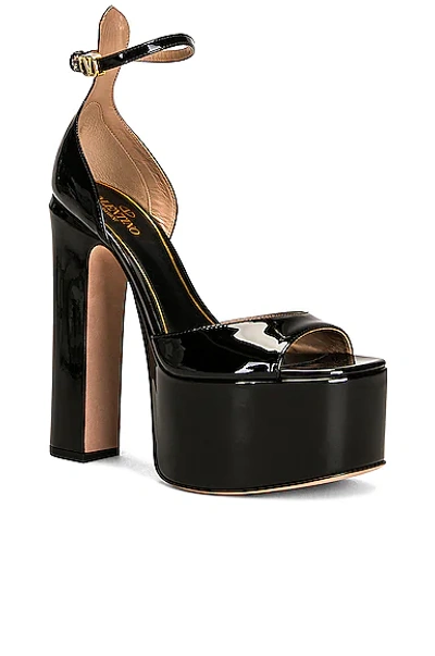 Valentino Tan-go 155 Platform Sandals In Patent Leather In Nero