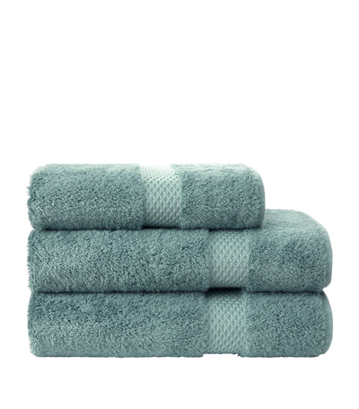 Shop Yves Delorme Étoile Bath Towel (70cm X 140cm) In Green
